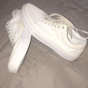 Old Skool ‘True White’ Vans